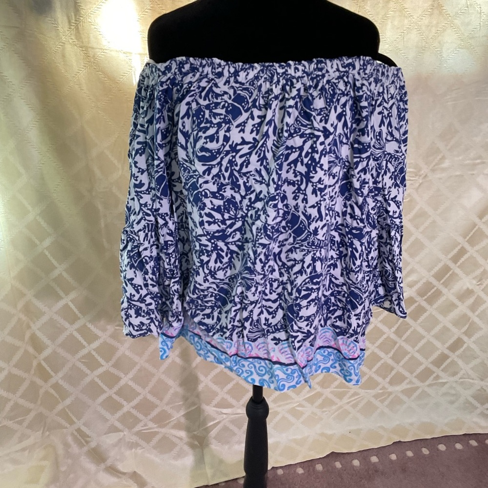 Lilly Pulitzer Navy and White Floral flounce sleeve. Off the shoulder XL rayon.